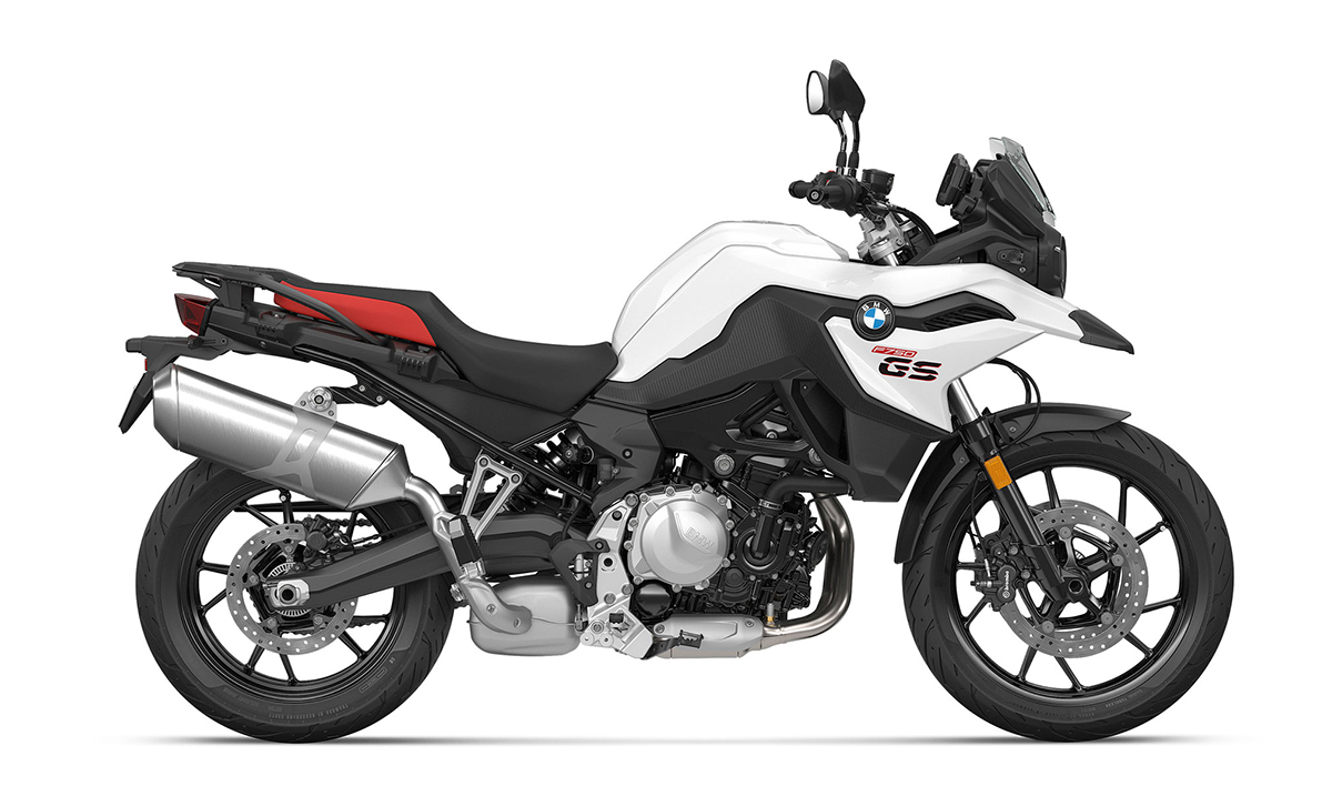 Et billede, der indeholder motorcykel, parkeret, udendrs, sort

Automatisk genereret beskrivelse