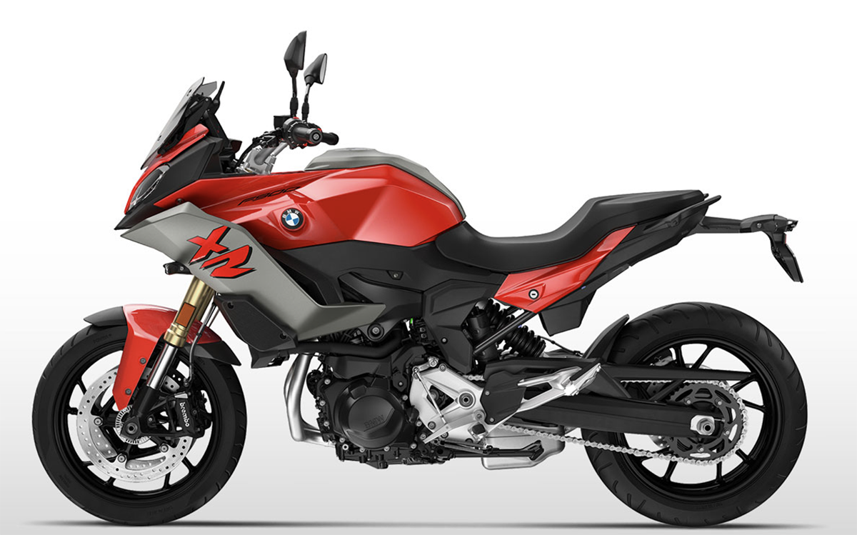 Et billede, der indeholder motorcykel, parkeret, udendørs, sort
Automatisk genereret beskrivelse