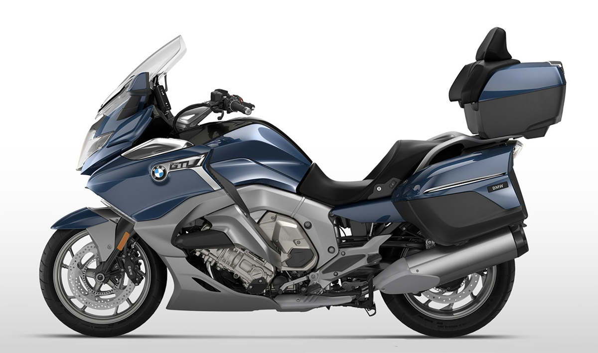 Et billede, der indeholder motorcykel, udendørs, vej, parkeret
Automatisk genereret beskrivelse