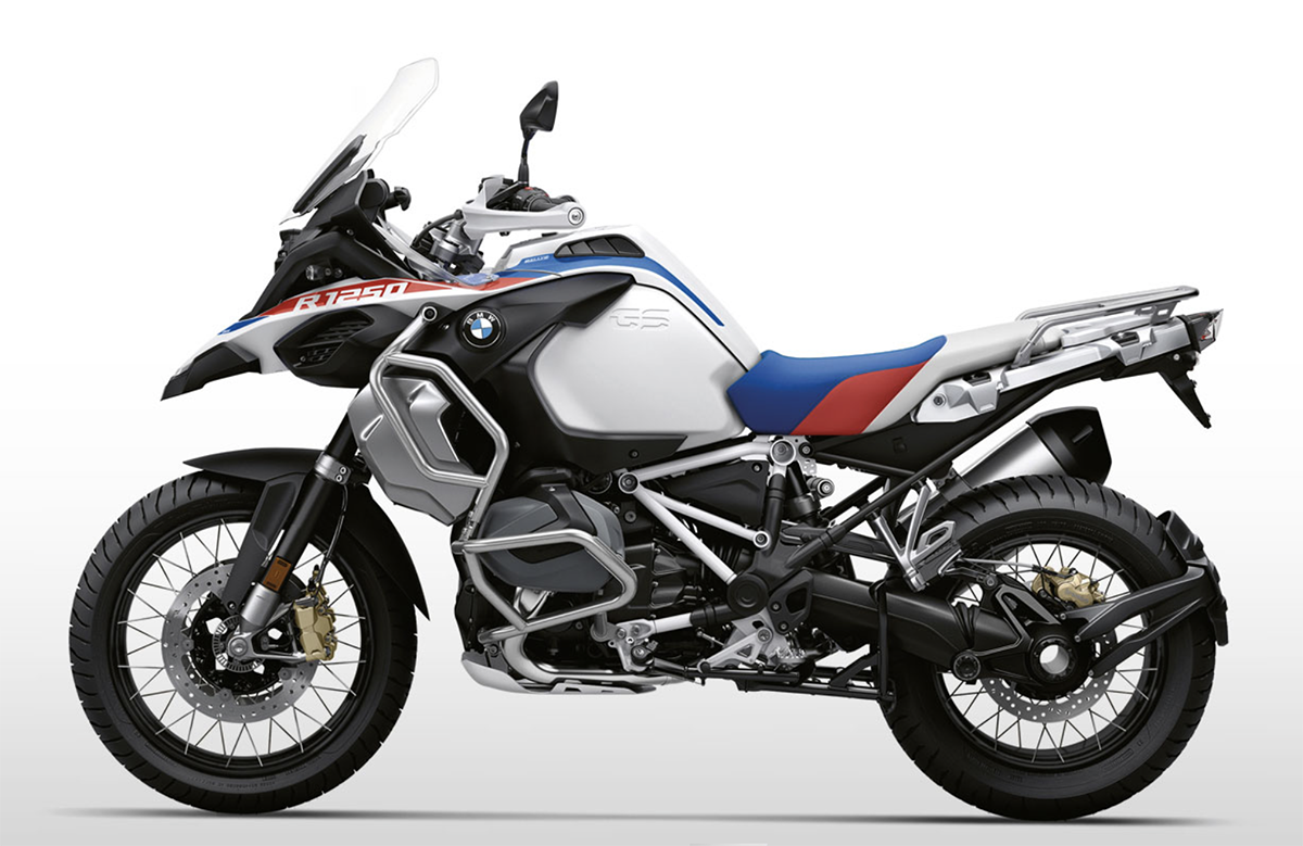 Et billede, der indeholder motorcykel, vej, udendørs, parkeret
Automatisk genereret beskrivelse