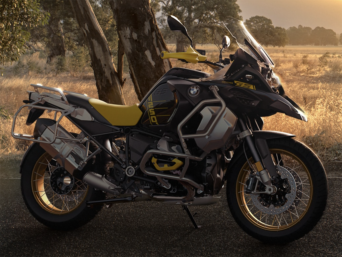 Et billede, der indeholder motorcykel, udendørs, parkeret, vej
Automatisk genereret beskrivelse