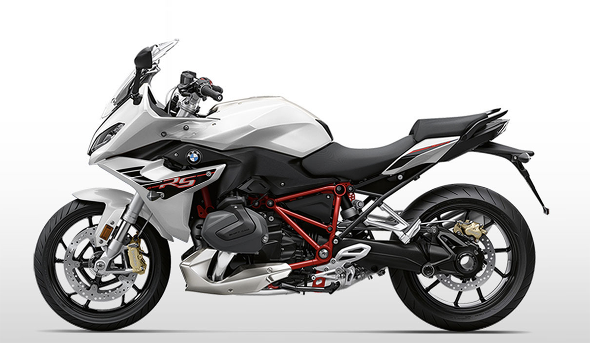 Et billede, der indeholder motorcykel, parkeret, udendørs, sølv
Automatisk genereret beskrivelse