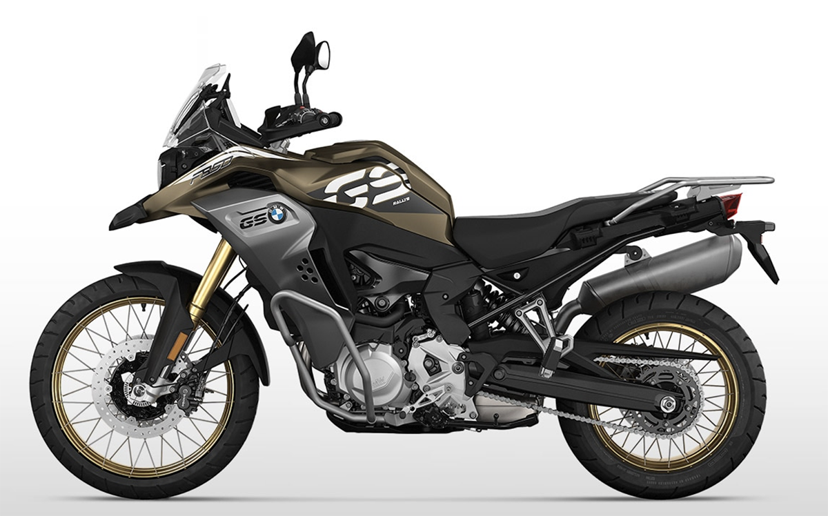 Et billede, der indeholder motorcykel, vej, parkeret, udendørs
Automatisk genereret beskrivelse