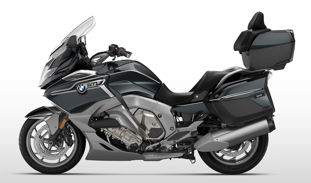 Et billede, der indeholder motorcykel, udendørs, vej, parkeret
Automatisk genereret beskrivelse