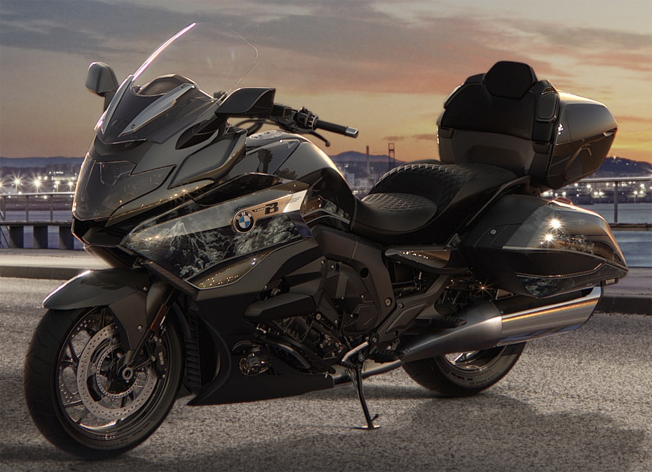 Et billede, der indeholder motorcykel, udendørs, vej, himmel
Automatisk genereret beskrivelse