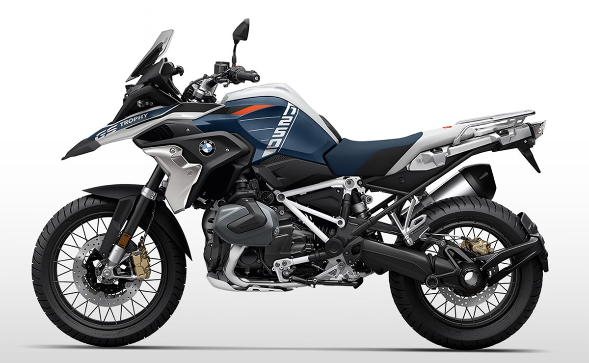 Et billede, der indeholder motorcykel, vej, parkeret, udendørs
Automatisk genereret beskrivelse