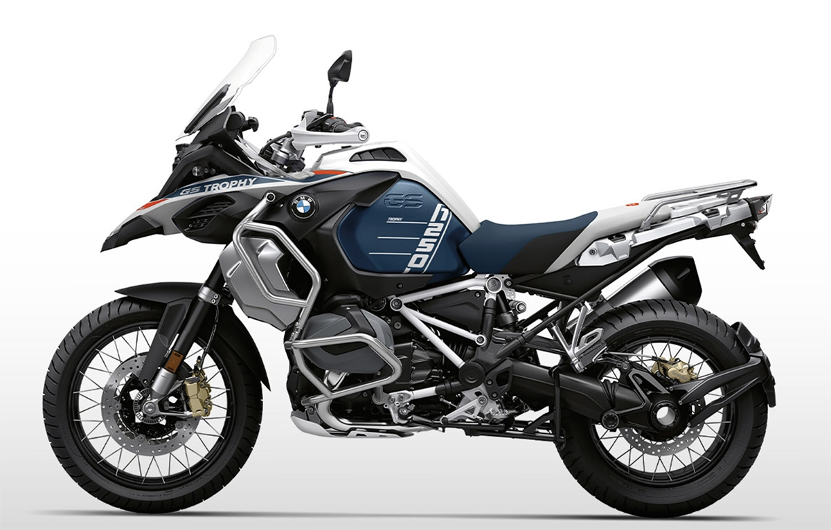 Et billede, der indeholder motorcykel, vej, parkeret, udendørs
Automatisk genereret beskrivelse