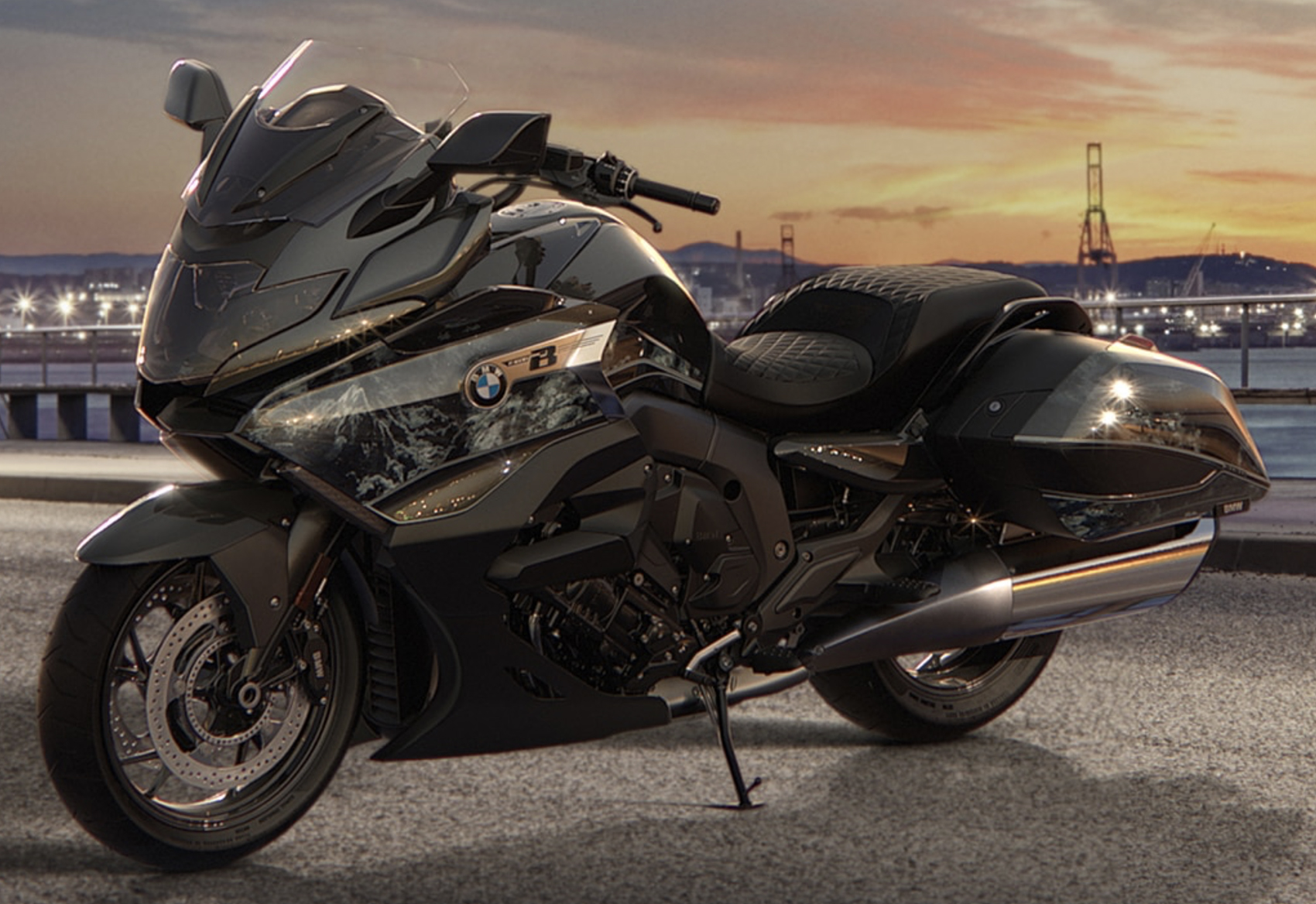 Et billede, der indeholder motorcykel, køretøj, sky, udendørs
Automatisk genereret beskrivelse