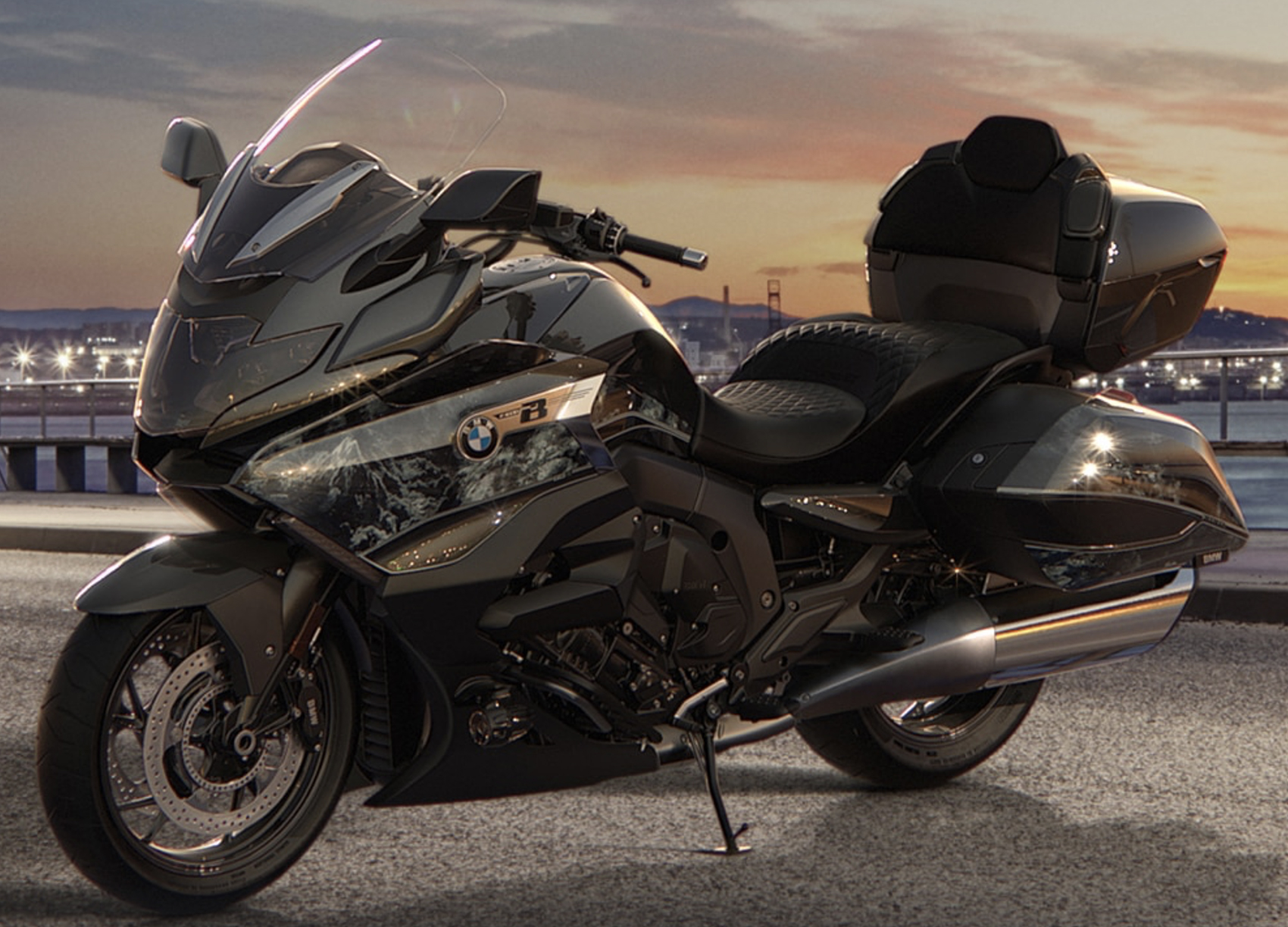 Et billede, der indeholder motorcykel, køretøj, udendørs, sky
Automatisk genereret beskrivelse