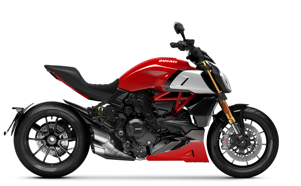 Et billede, der indeholder motorcykel, parkeret, udend�rs, r�d

Automatisk genereret beskrivelse