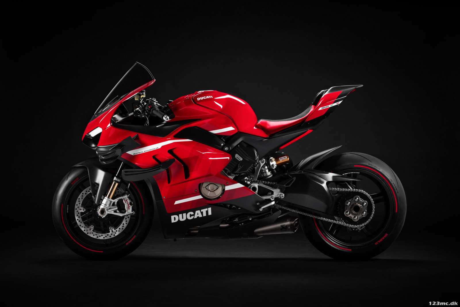 Et billede, der indeholder motorcykel, vej, rød, udendørs
Automatisk genereret beskrivelse