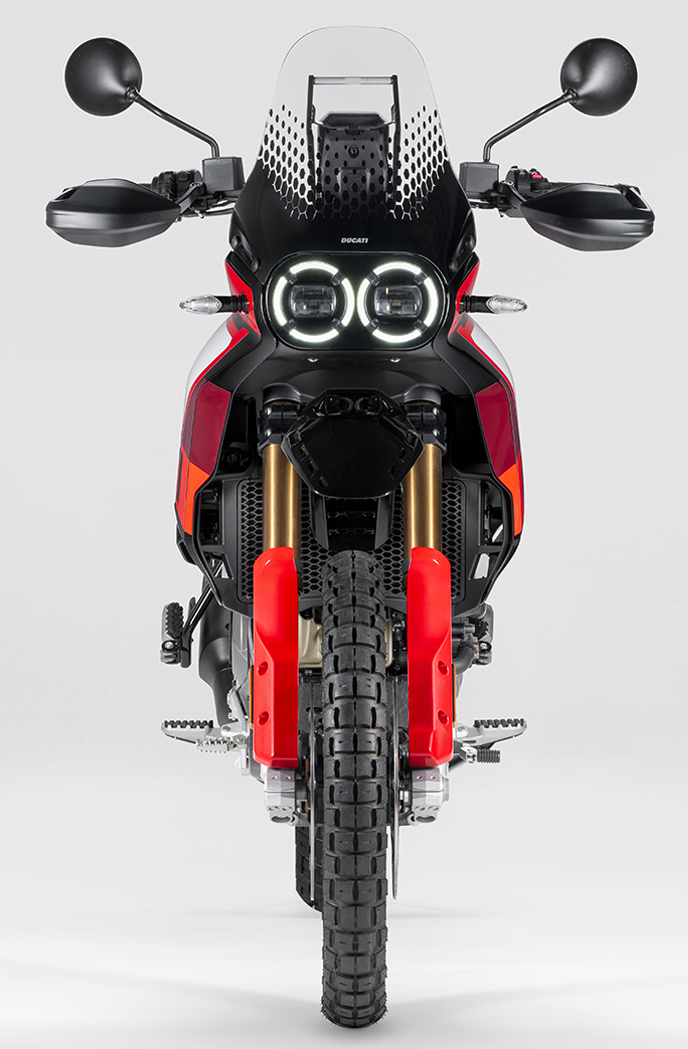 Et billede, der indeholder dæk, køretøj, hjul, Bildel
Automatisk genereret beskrivelse