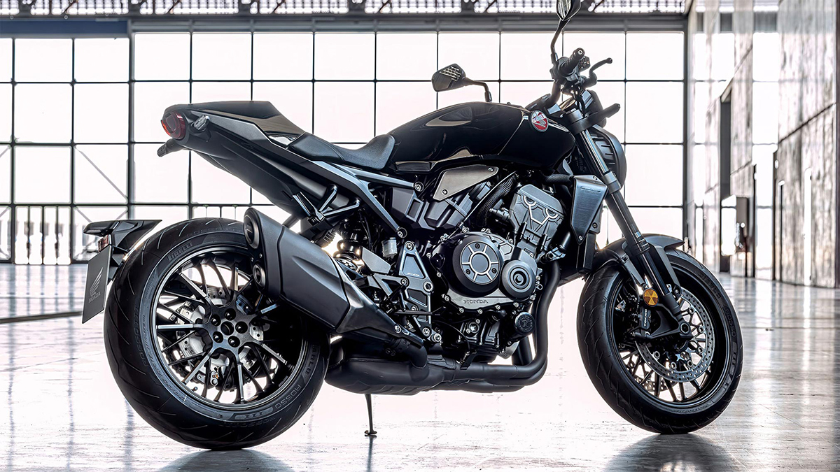 Et billede, der indeholder motorcykel, parkeret, udendørs, sort
Automatisk genereret beskrivelse