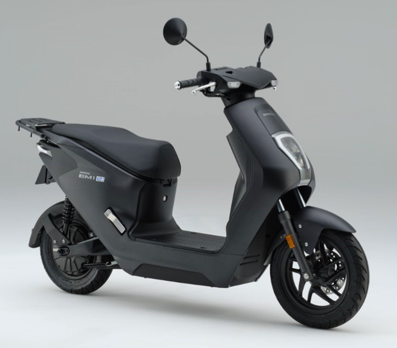 Et billede, der indeholder motorcykel, udendørs, transport, parkeret
Automatisk genereret beskrivelse