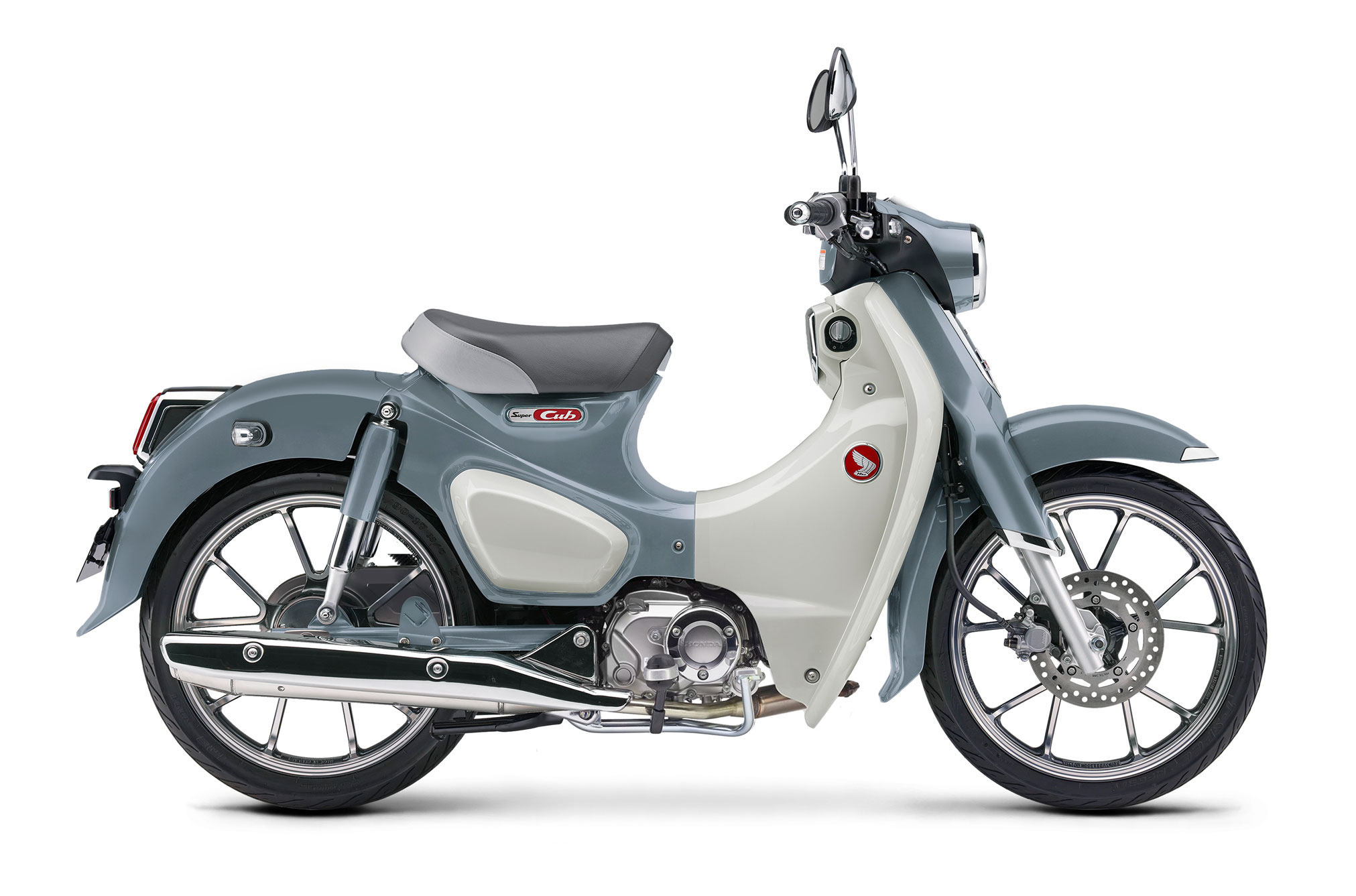 Et billede, der indeholder motorcykel, parkeret, udendørs, scooter
Automatisk genereret beskrivelse