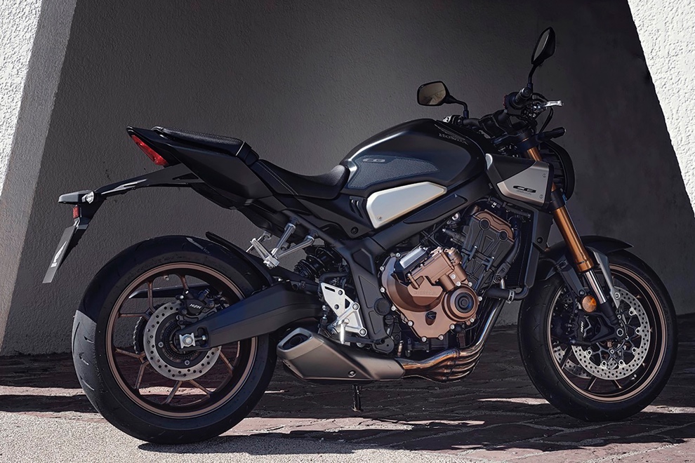 Et billede, der indeholder d�k, hjul, motorcykel, k�ret�j

Automatisk genereret beskrivelse