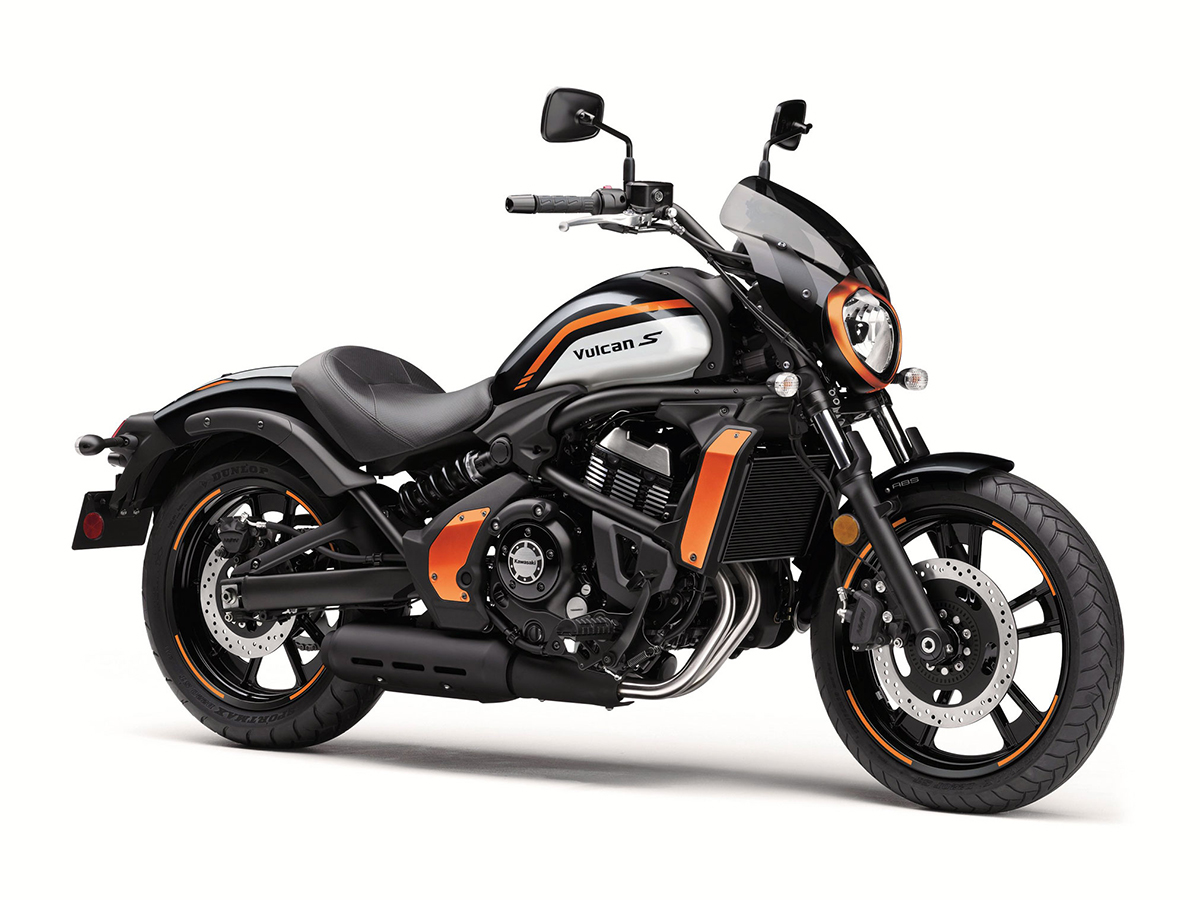 Et billede, der indeholder motorcykel, parkeret, s�lv

Automatisk genereret beskrivelse