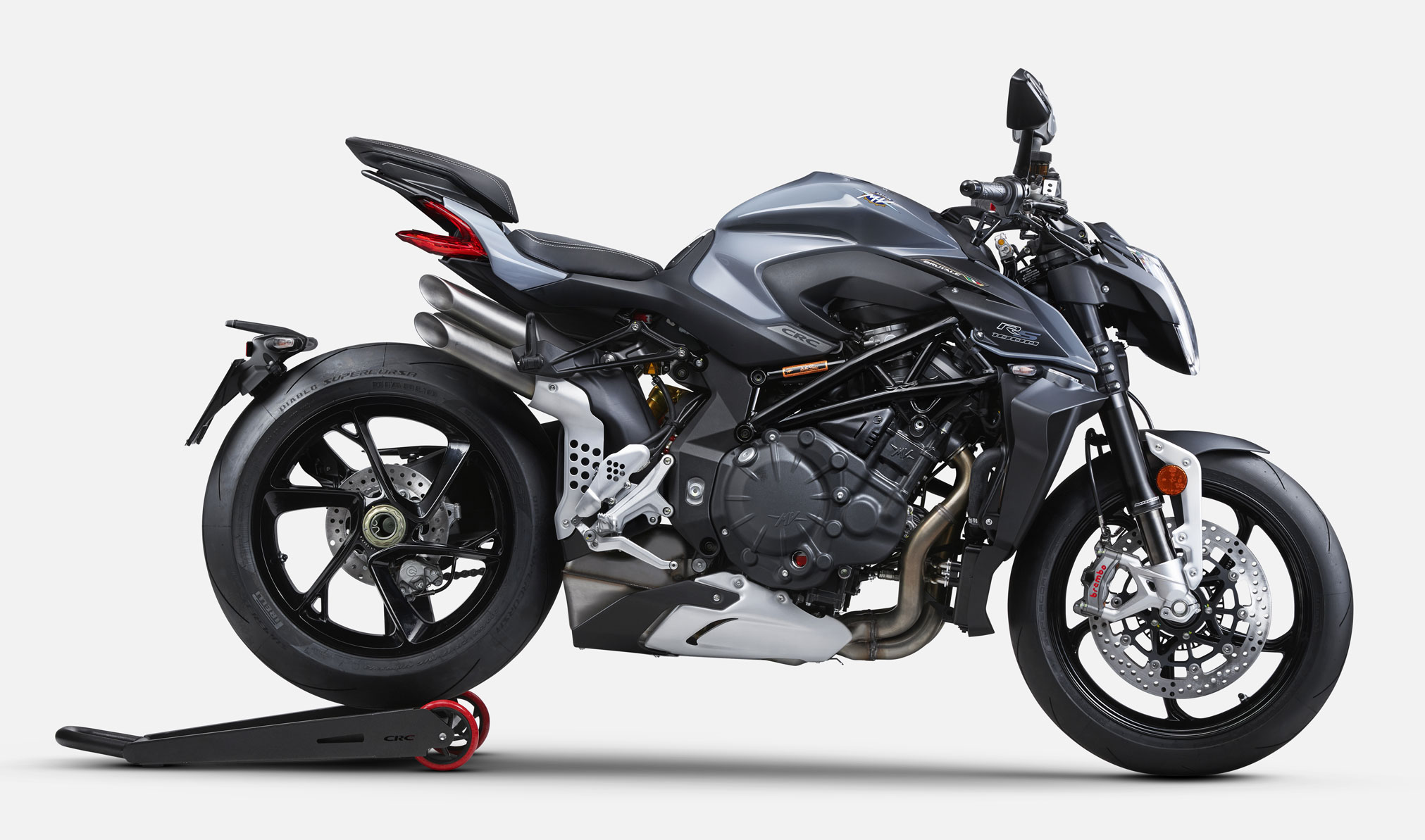 Et billede, der indeholder motorcykel, udendørs, parkeret, sølv
Automatisk genereret beskrivelse