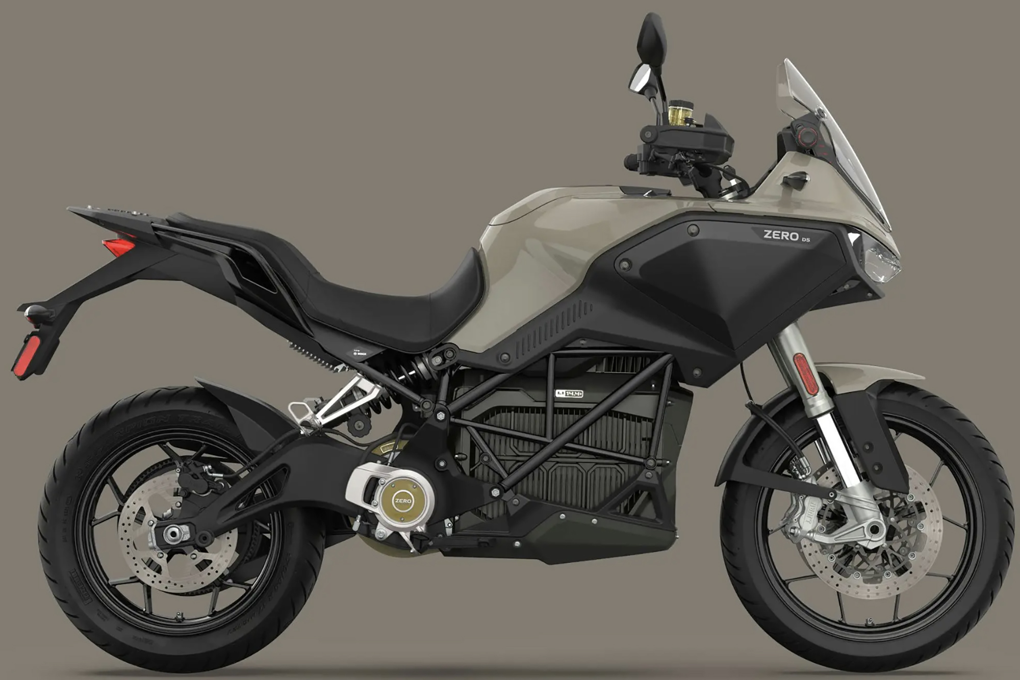 Et billede, der indeholder d�k, hjul, k�ret�j, Landk�ret�j

Automatisk genereret beskrivelse