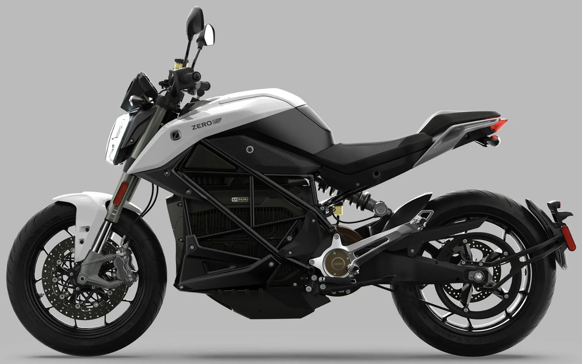 Et billede, der indeholder d�k, hjul, k�ret�j, motorcykel

Automatisk genereret beskrivelse